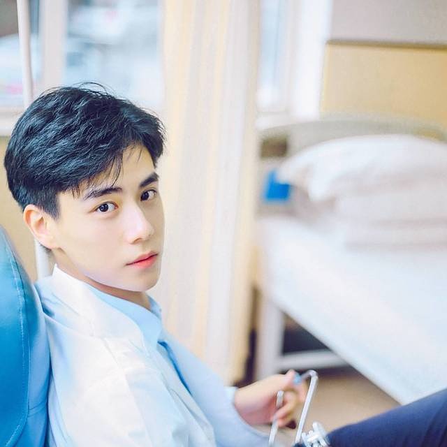 พระเอกจีนนักเรียน