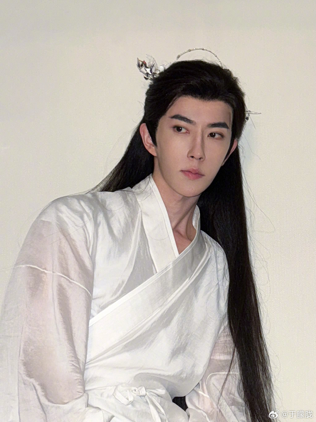 อวี่เมิ่งหลงตกตึก