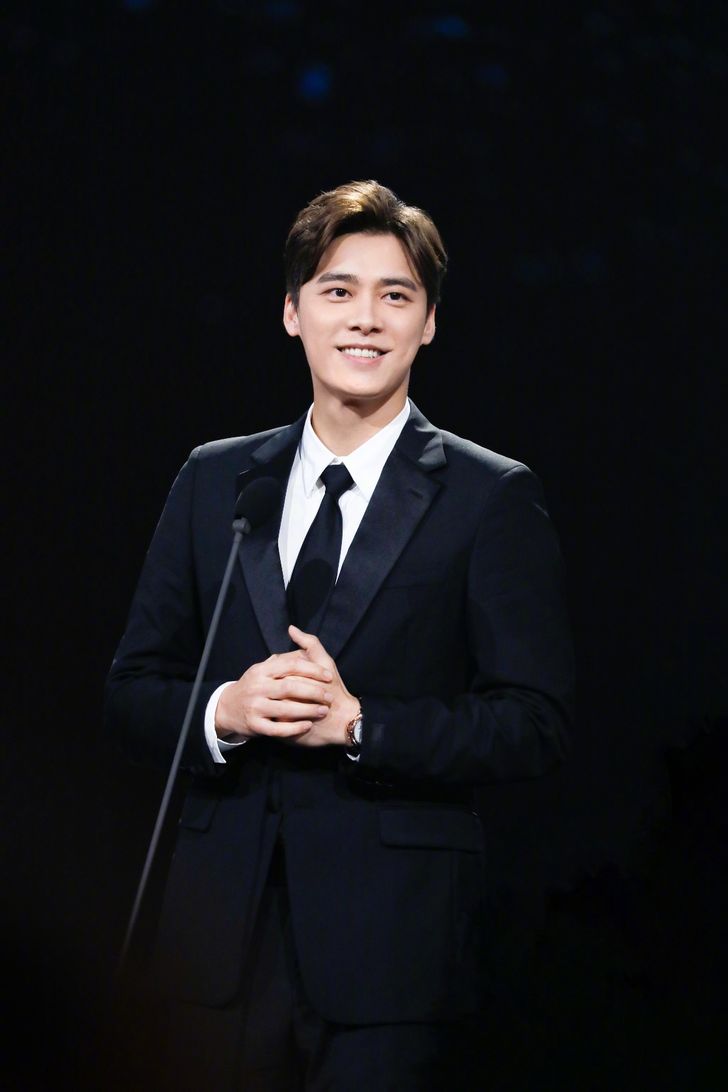 หลี่อี้เฟิง (Li Yifeng) หลี่อี้เฟิง (Li Yifeng)