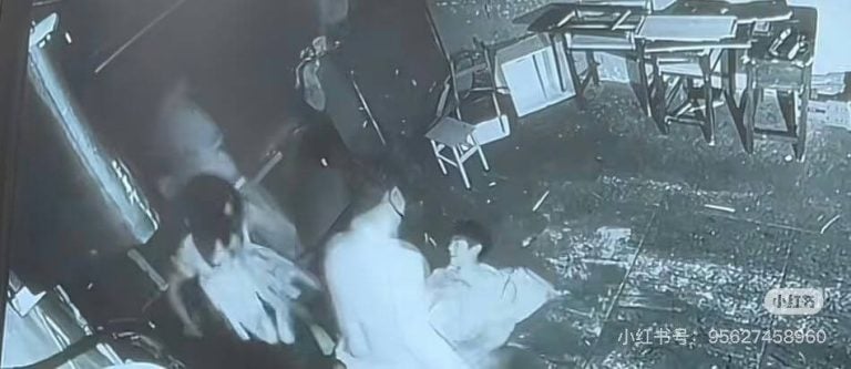 อวี่เมิ่งหลง ตกตึก