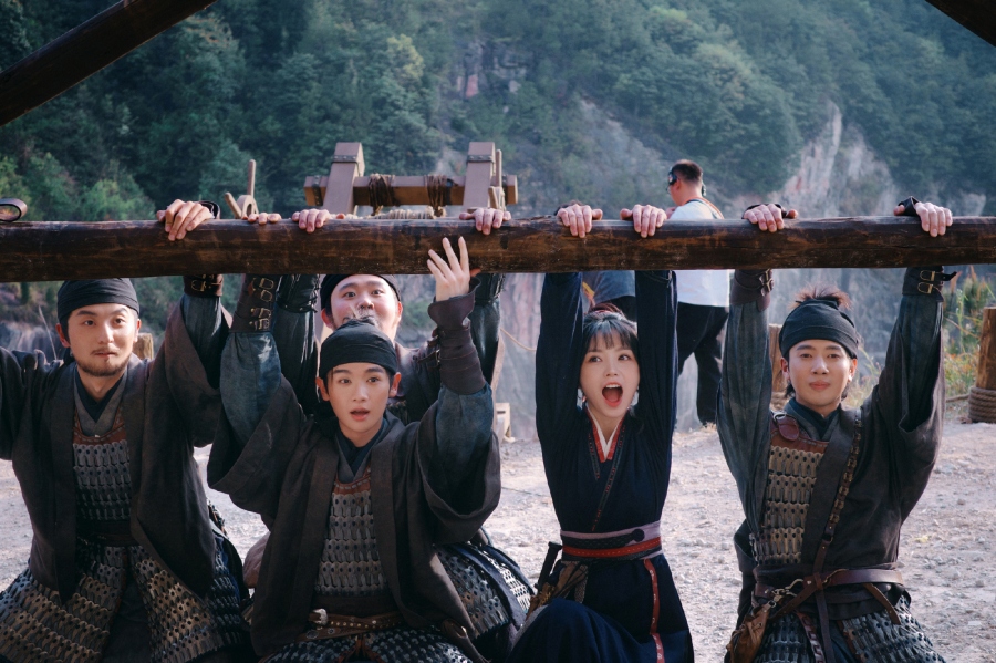 แก๊งเชือดหมู ใน ล่าหยก