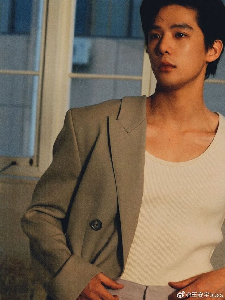 พระเอกจีนรุ่นใหม่