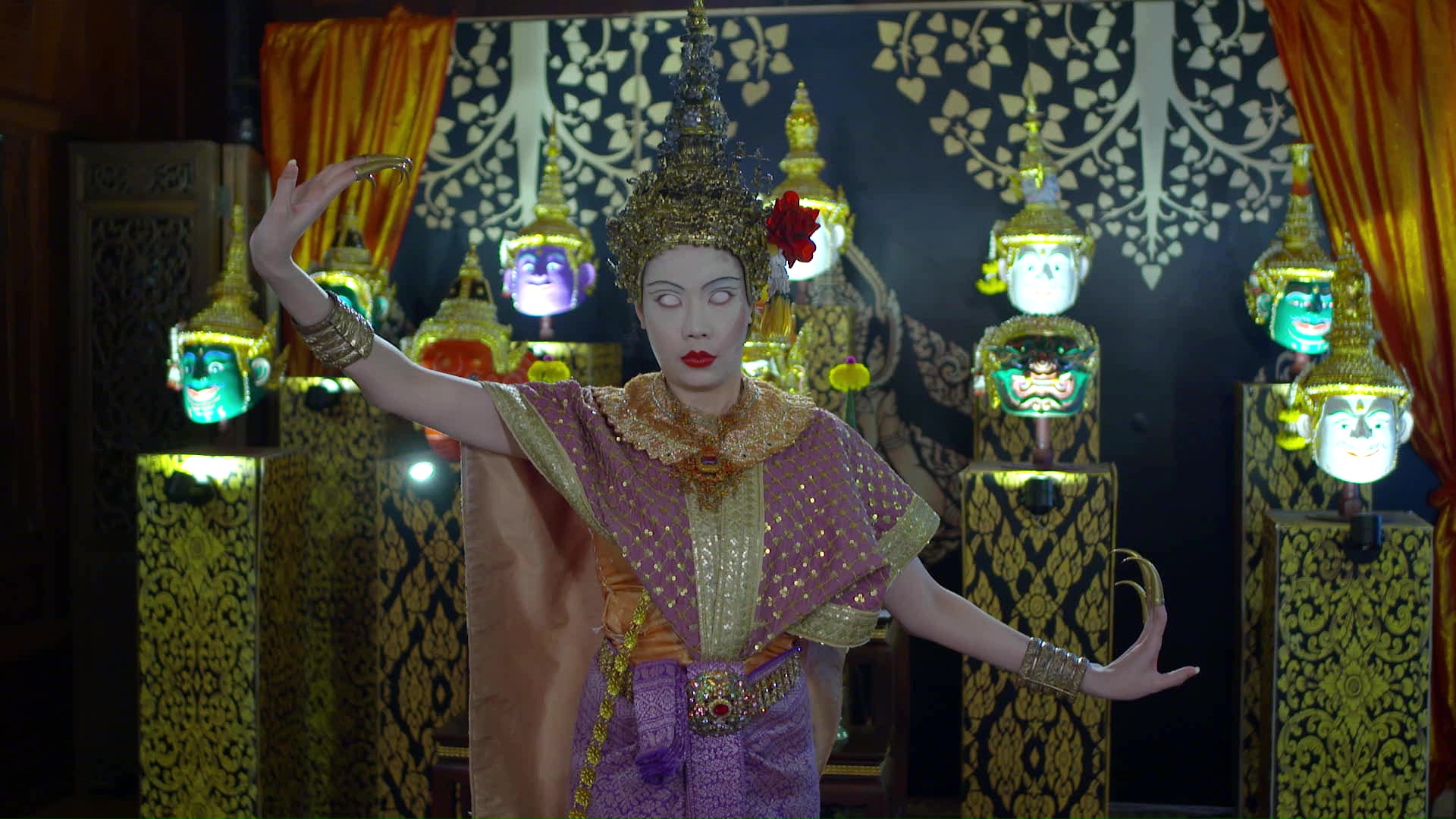 เรือนชฎานาง (Crown of Blood)
