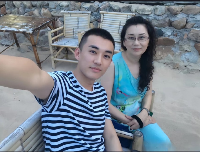 หลิวเสวียอี้ กับคุณแม่