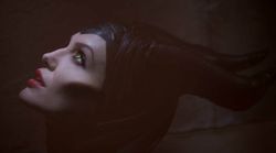 โฉมหน้า แองเจลิน่า โจลี ราชินีร้ายในตำนาน Maleficent