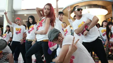 ฮือฮา! อลังการ Flash Mob Step Up 4 ระบาดทั่วเมือง