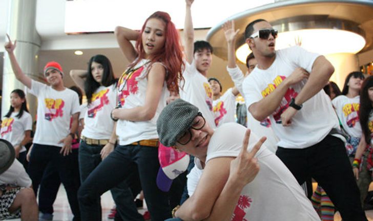 ฮือฮา! อลังการ Flash Mob Step Up 4 ระบาดทั่วเมือง