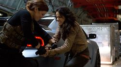 ดูคลิป 2 สาวนักซิ่งอัดกันสุดมันส์ในหนัง Fast 6