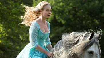 ภาพแรกจากหนัง Cinderella ฉบับคนแสดง