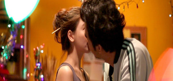 จูบซะฟิน! ออม โย่ง จูบประเดิมฉากแรก ละครซิทคอม "จูบ Kiss Me"