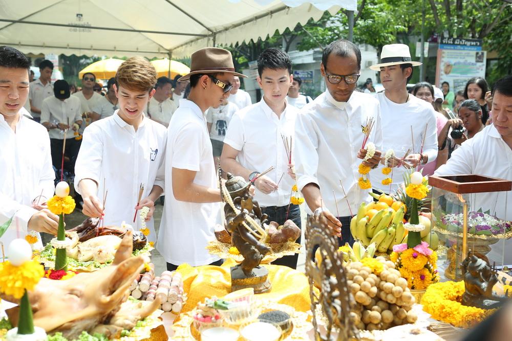 มอญซ่อนผี