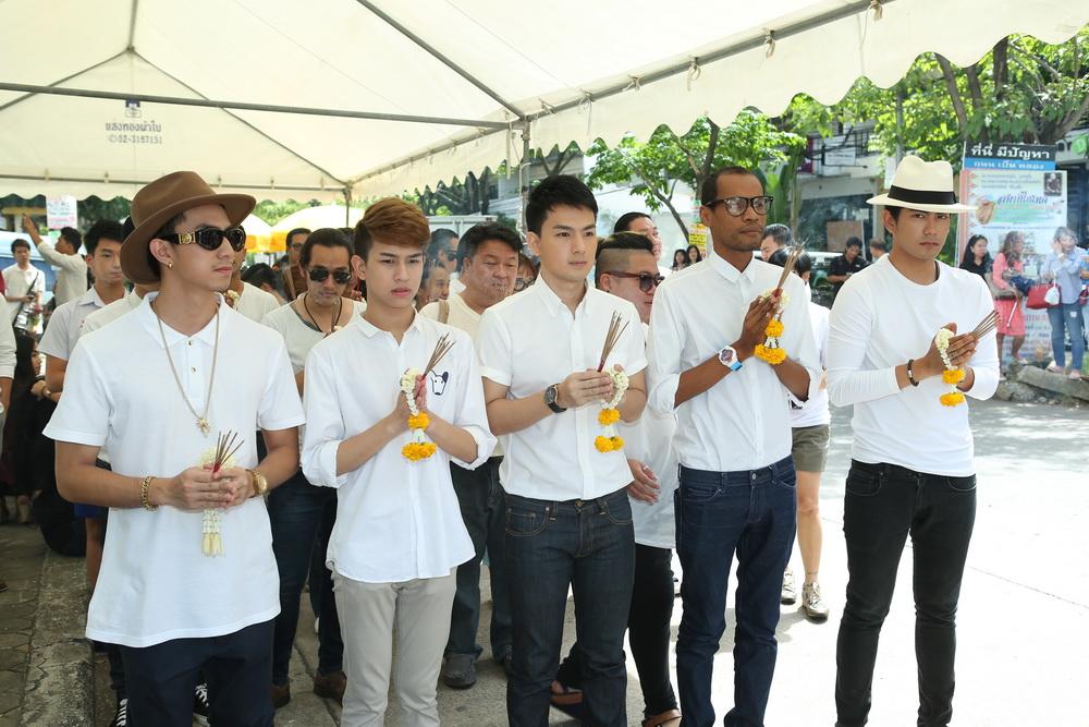 มอญซ่อนผี