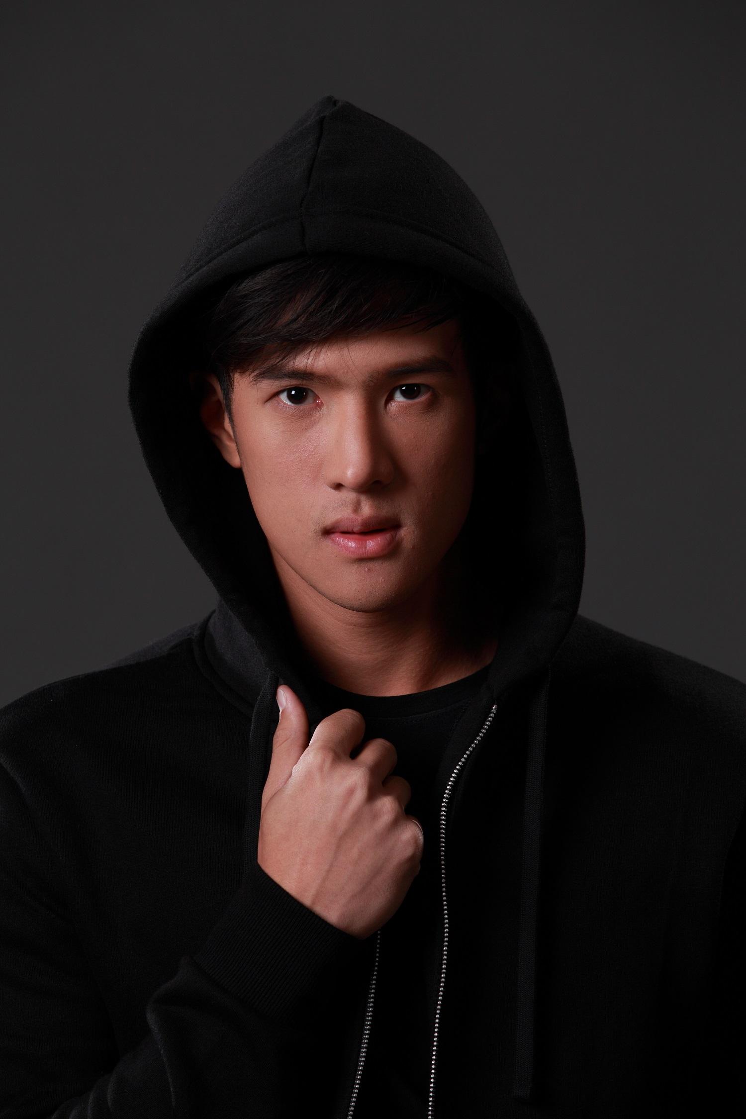 อาคม เจมส์ มาร์