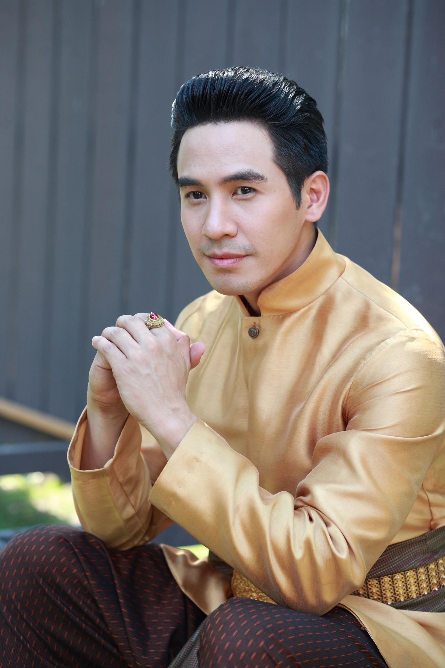 โป๊ป ธนวรรธน์ บุพเพสันนิวาส