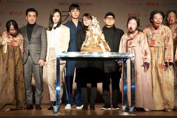 บินลัดฟ้าบุกงานแถลงข่าว “Kingdom” ซีรีส์ดังจาก Netflix ที่ประเทศเกาหลี!