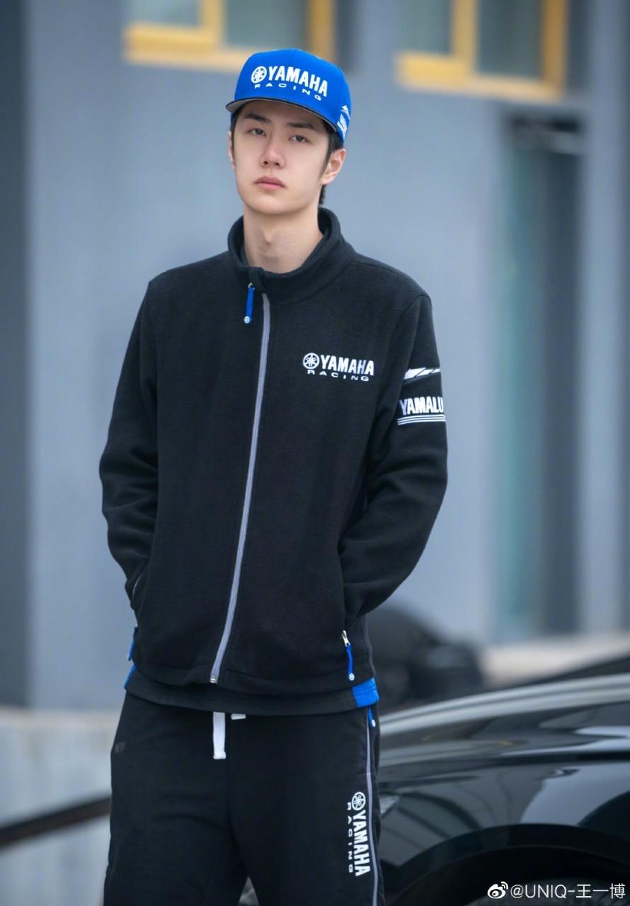 หวังอี้ป๋อ แข่งรถ