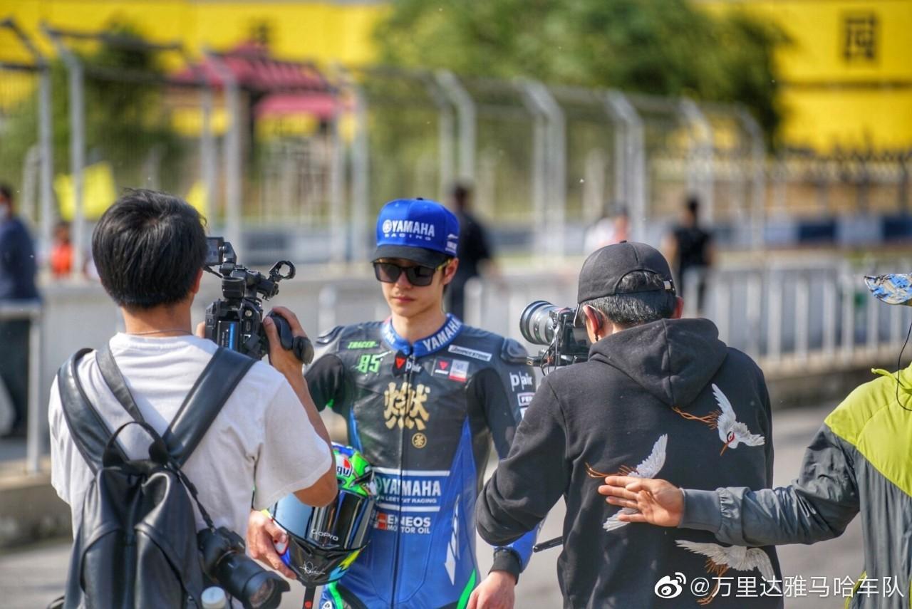 หวังอี้ป๋อ แข่งรถ