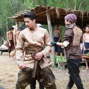 ลิขิตแห่งจันทร์ vs บุพเพสันนิวาส