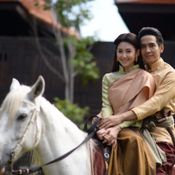 ลิขิตแห่งจันทร์ vs บุพเพสันนิวาส