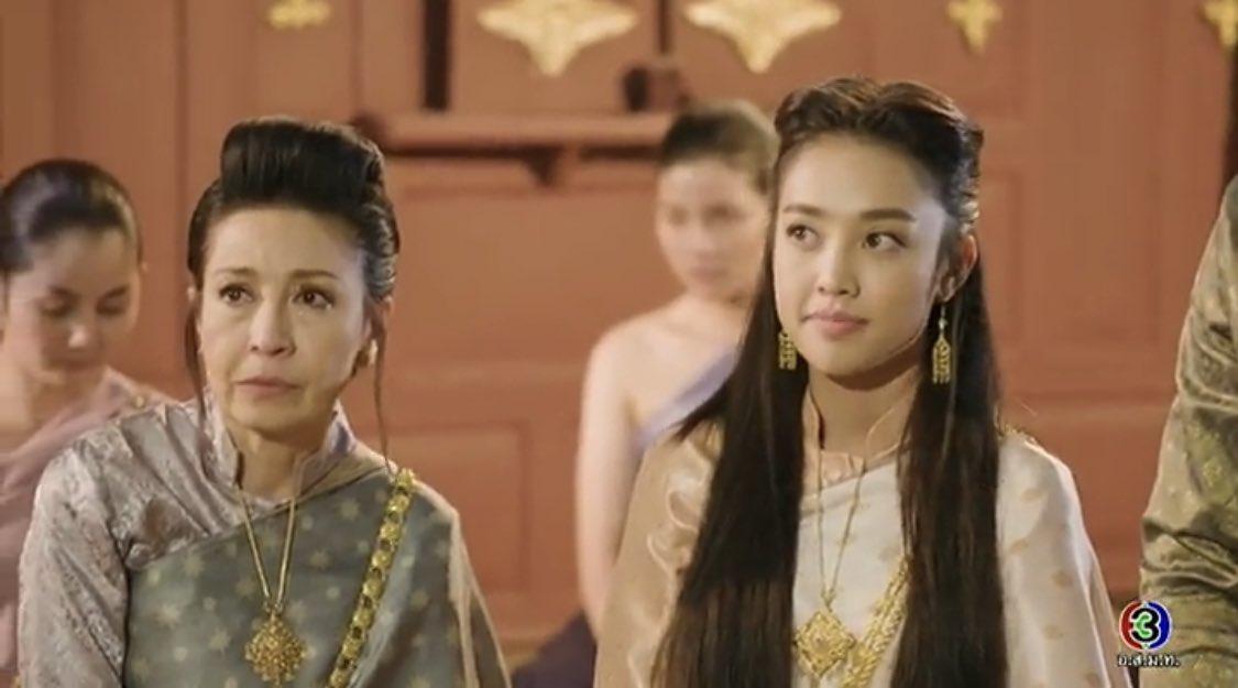 ลิขิตแห่งจันทร์ vs บุพเพสันนิวาส