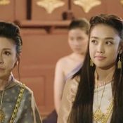 ลิขิตแห่งจันทร์ vs บุพเพสันนิวาส