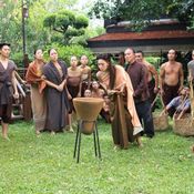 ลิขิตแห่งจันทร์ vs บุพเพสันนิวาส