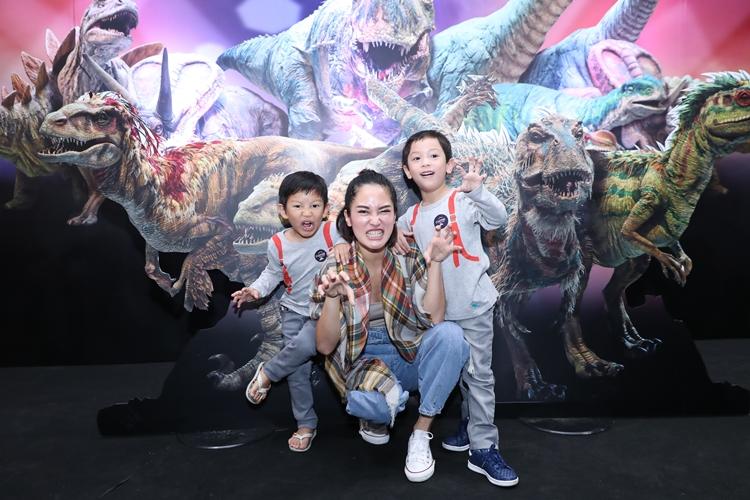 Walking with Dinosaurs อลังการงานเปิดโลกดึกดำบรรพ์และไดโนเสาร์ตัวยักษ์