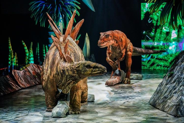 Walking with Dinosaurs อลังการงานเปิดโลกดึกดำบรรพ์และไดโนเสาร์ตัวยักษ์