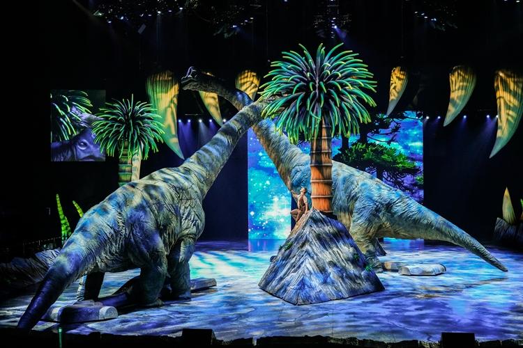 Walking with Dinosaurs อลังการงานเปิดโลกดึกดำบรรพ์และไดโนเสาร์ตัวยักษ์