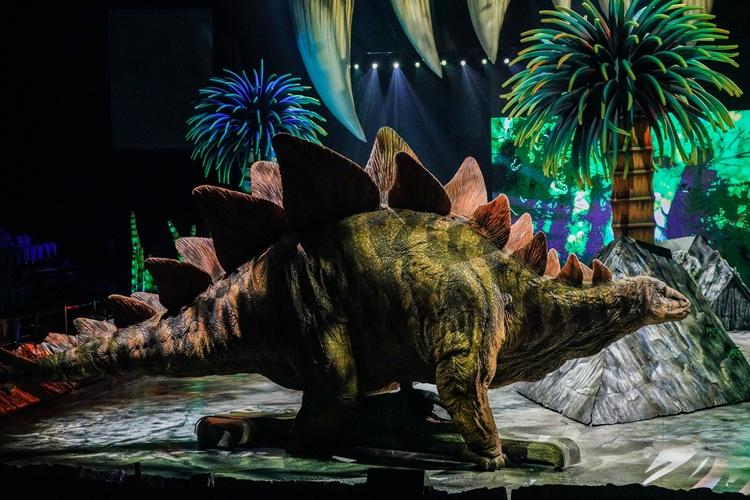 Walking with Dinosaurs อลังการงานเปิดโลกดึกดำบรรพ์และไดโนเสาร์ตัวยักษ์