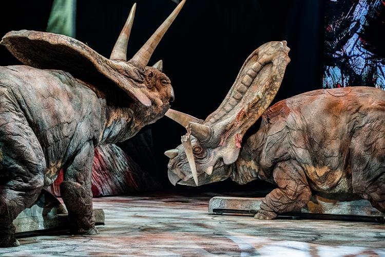 Walking with Dinosaurs อลังการงานเปิดโลกดึกดำบรรพ์และไดโนเสาร์ตัวยักษ์