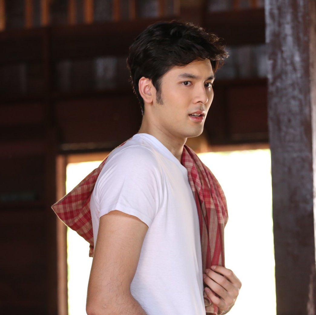 บอม ธนิน