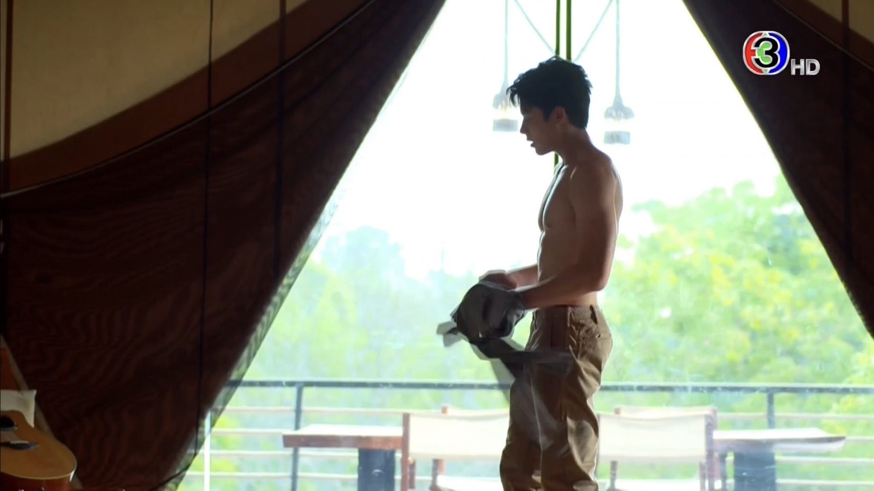 อกเกือบหักฯ  