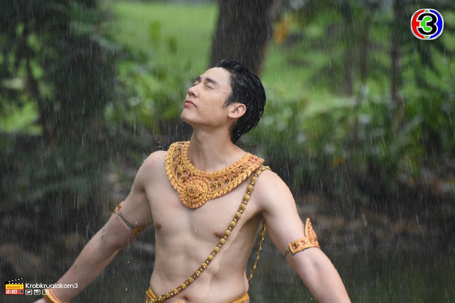 อกเกือบหักฯ  