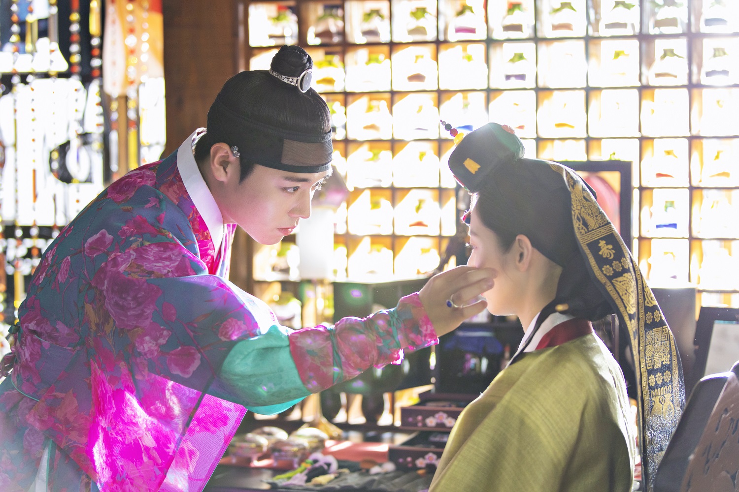 ยิ้มเบาๆ กับเรื่องราววุ่นๆ แห่งราชวงศ์โชซอนกับซีรีส์ Flower Crew : Joseon Marriage Agency