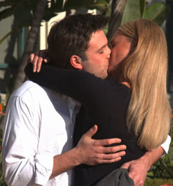  เบน อัฟเฟล็กซ์  จูงมือ  รีเบคก้า โรมิจน์  เตรียมสั่นหัวใจหนุ่มสาว ใน Man about town