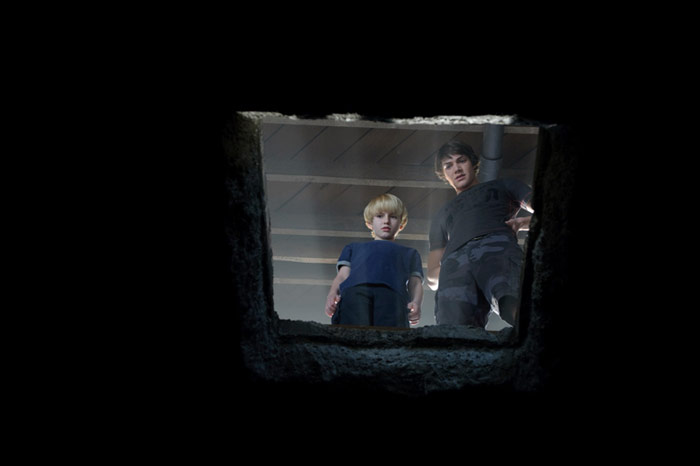 ตามติดกระแสความคลั่งไคล้ภาพยนตร์สามมิติ  The Hold 3D