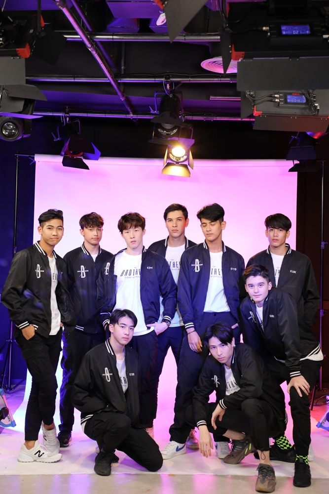 สนุกสมชื่อ! 20 หนุ่ม “The Brothers Thailand” บุกทำภารกิจ ณ ออฟฟิศ sanook.com