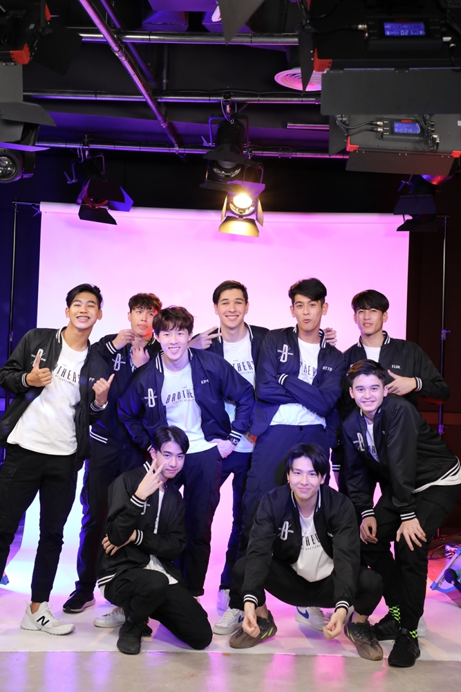 สนุกสมชื่อ! 20 หนุ่ม “The Brothers Thailand” บุกทำภารกิจ ณ ออฟฟิศ sanook.com