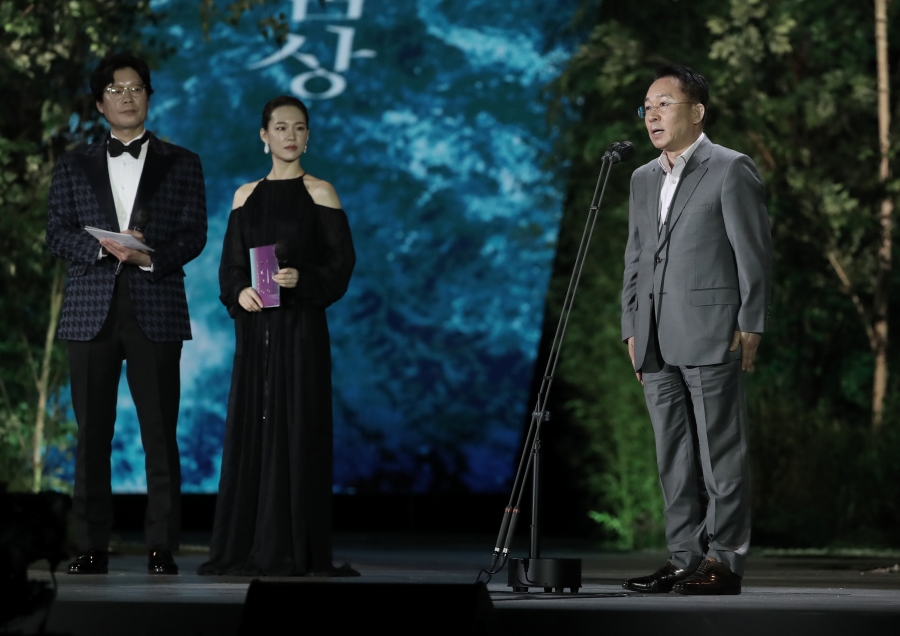 baeksang arts awards 2021 Netflix