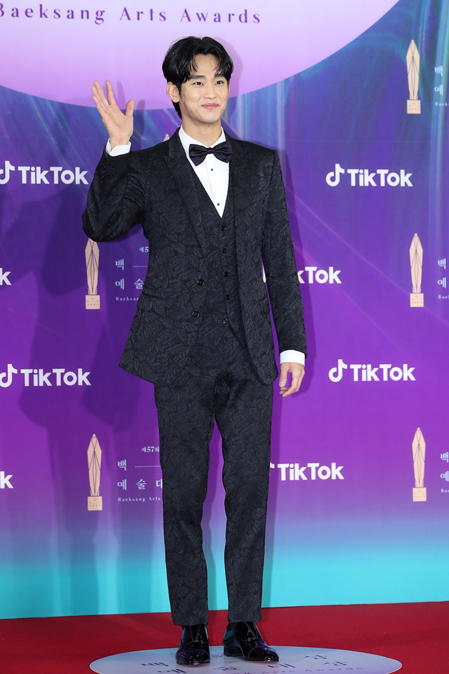 baeksang arts awards 2021 Netflix