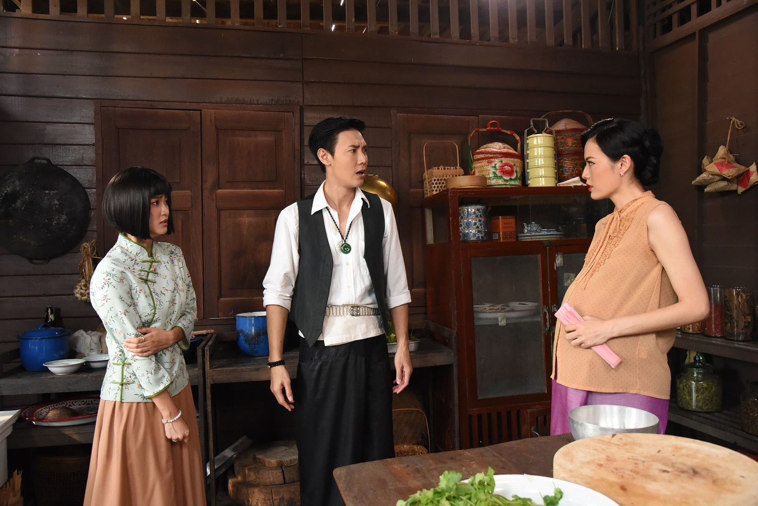 สร้อยสะบันงา ตัวละคร