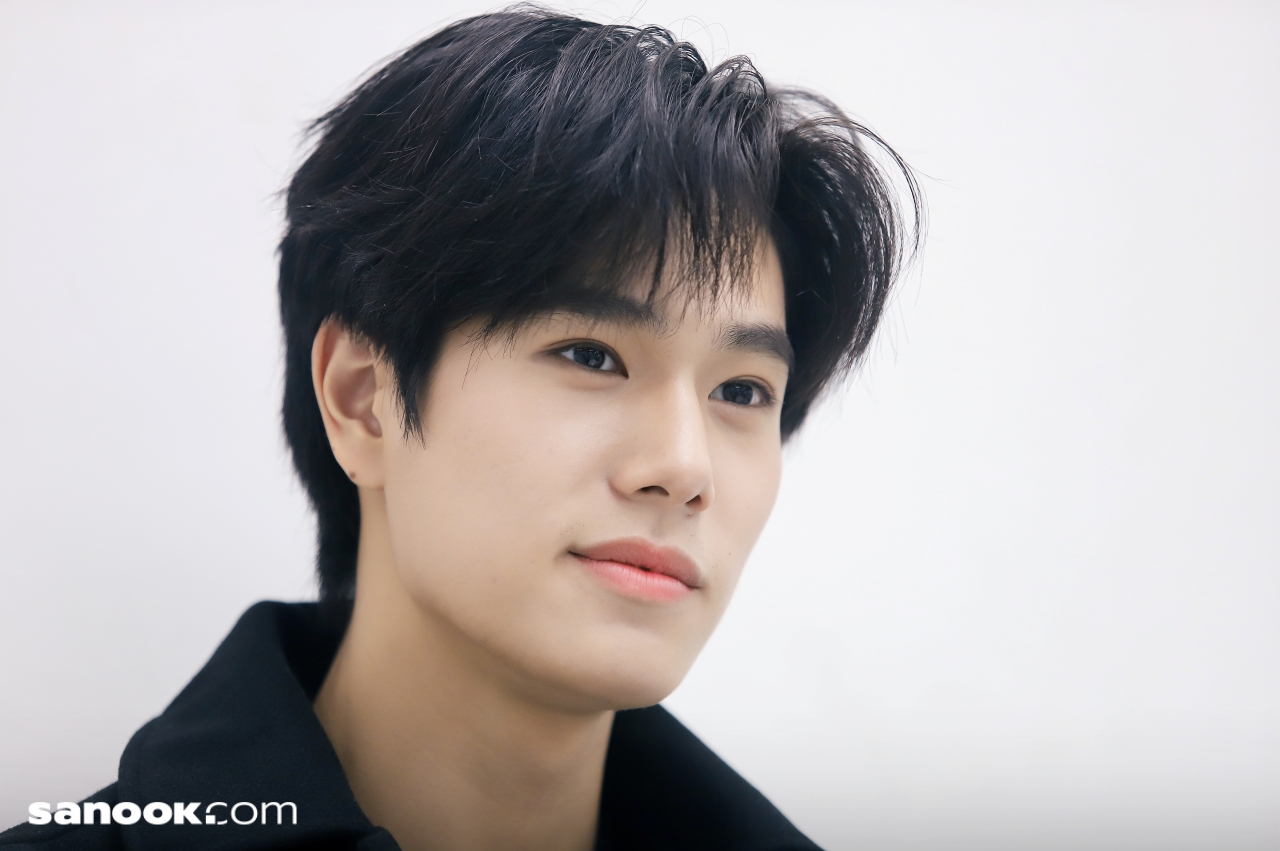 Sanook Star of The Month - ภูวินทร์ 