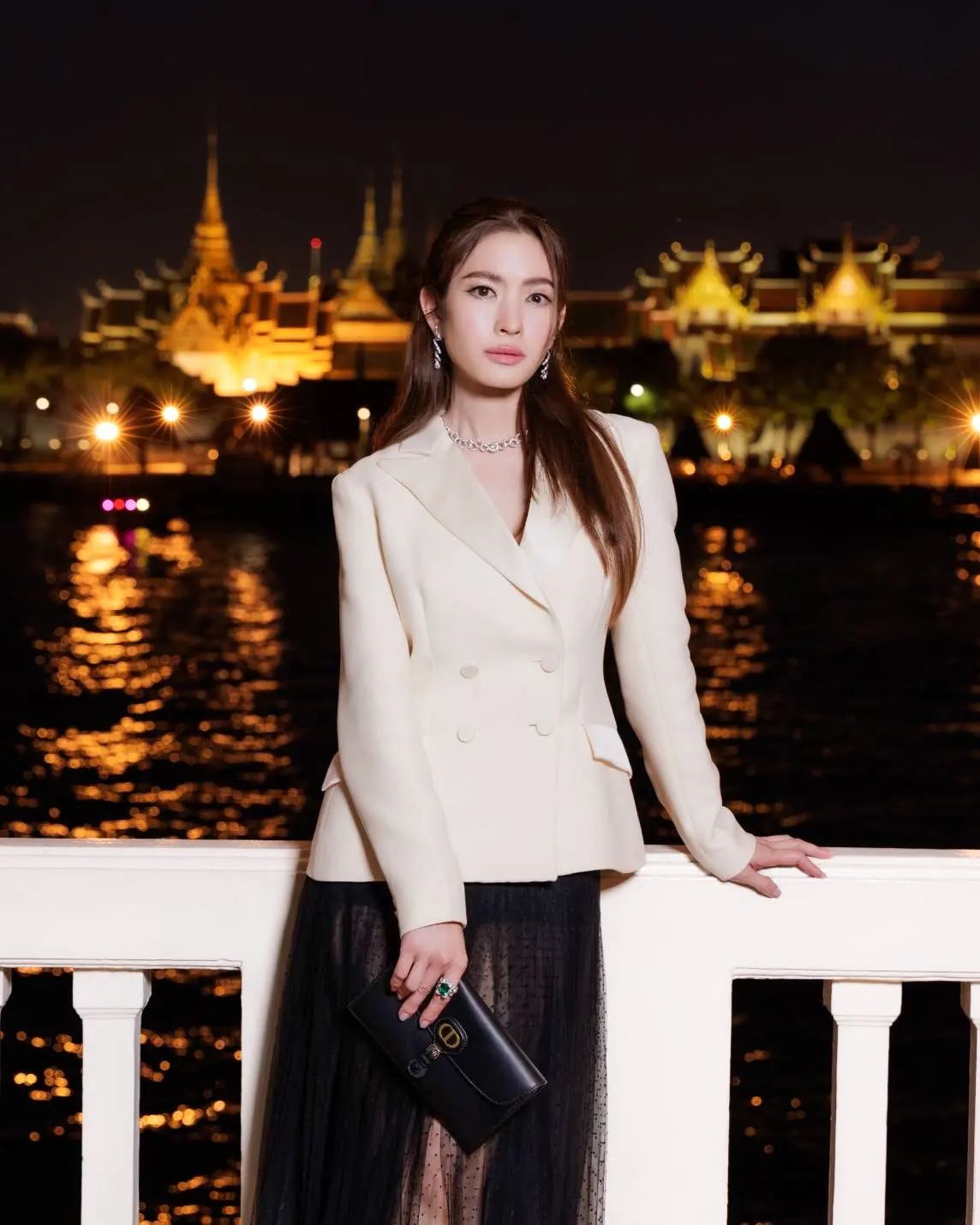 แอฟ ทักษอร สร้างตำนานด่าแรงกว่า เพ้อเจ้อ