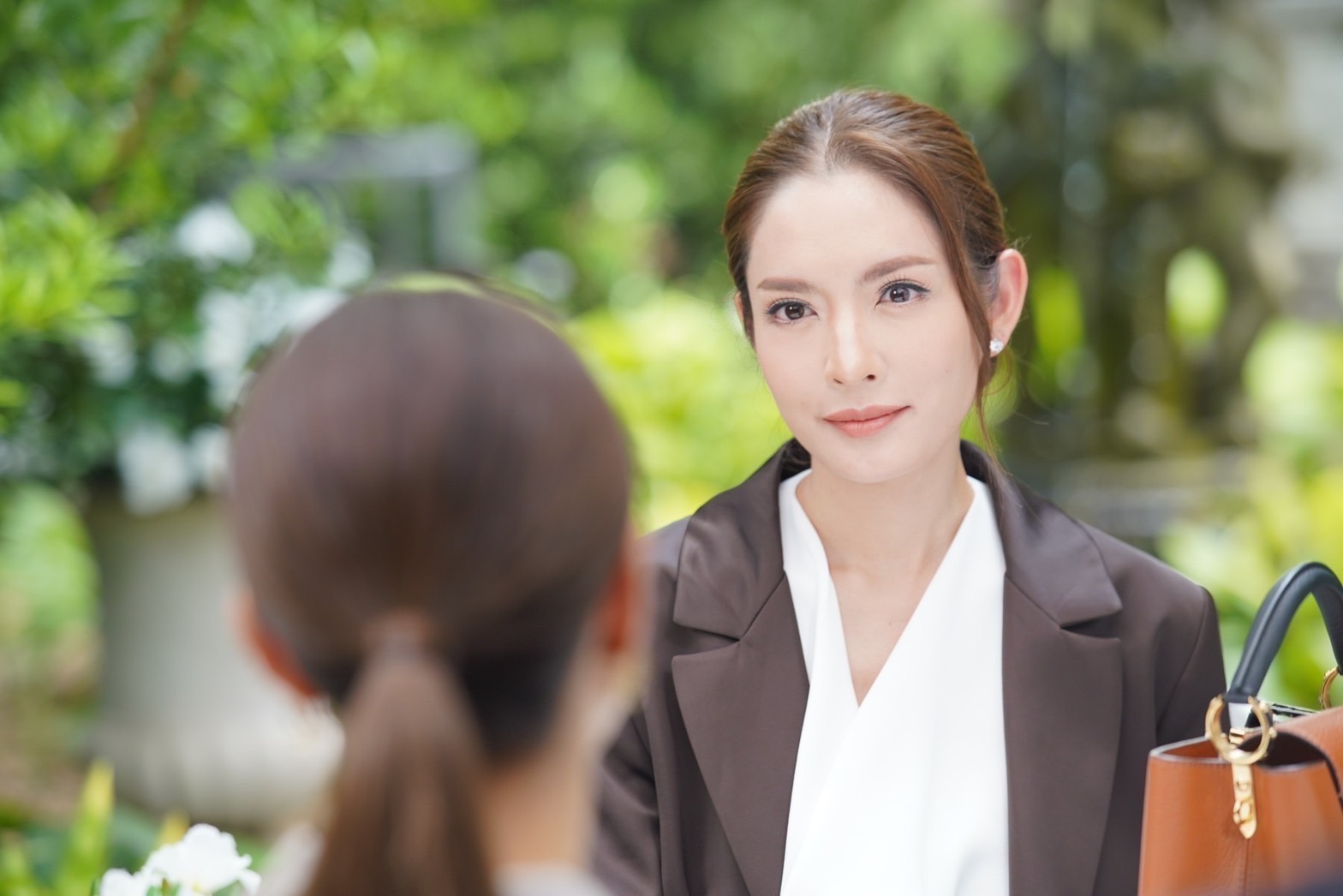 แอฟ ทักษอร สร้างตำนานด่าแรงกว่า เพ้อเจ้อ