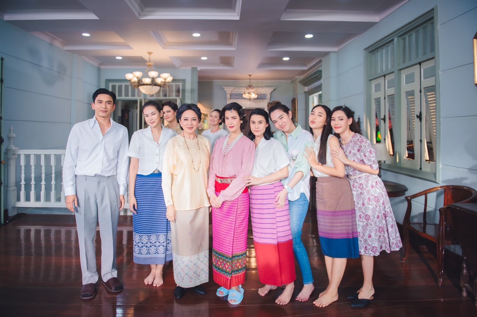 กรงดอกสร้อย