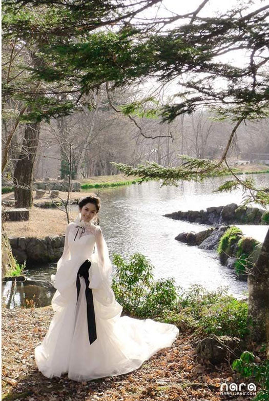 จางนารา (Jang Nara) เผยอัลบั้มภาพชุดแต่งงานในมาดสาวผมสั้น