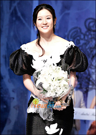 อียองแอ ( Lee Young Ae ) นางเอก แดจังกึม เข้าพิธีแต่งงานอย่างลับๆ