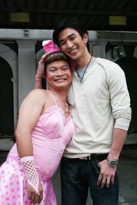 หม่ำ  รับบทเป็นนางเอกเรื่องแรกในชีวิต ในภาพยนตร์เรื่อง "คู่แรด"