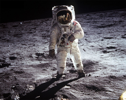 Apollo 18 หลุมลับสยองสองล้านปี